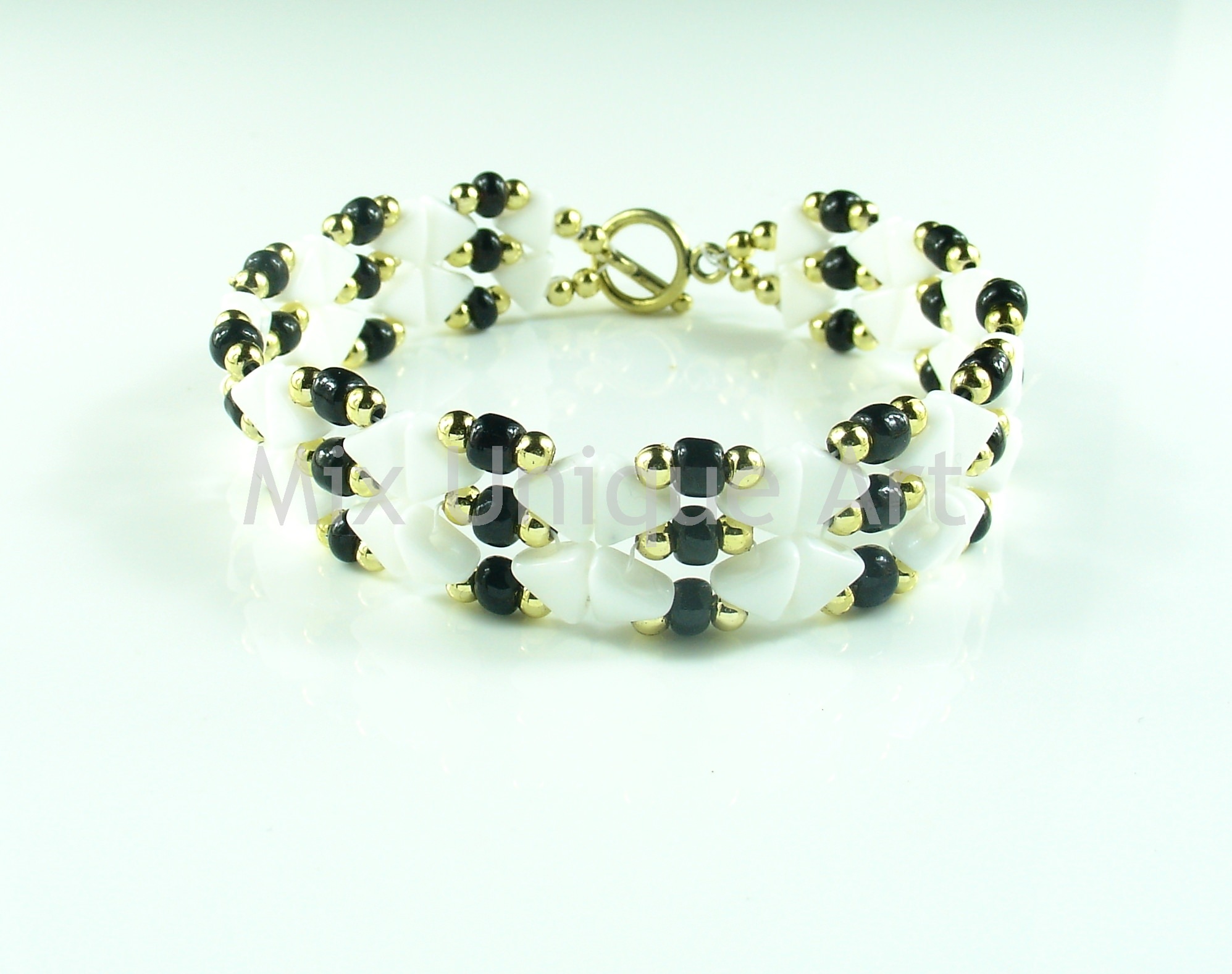 mixua_bracelets for woman_puka beads (2)